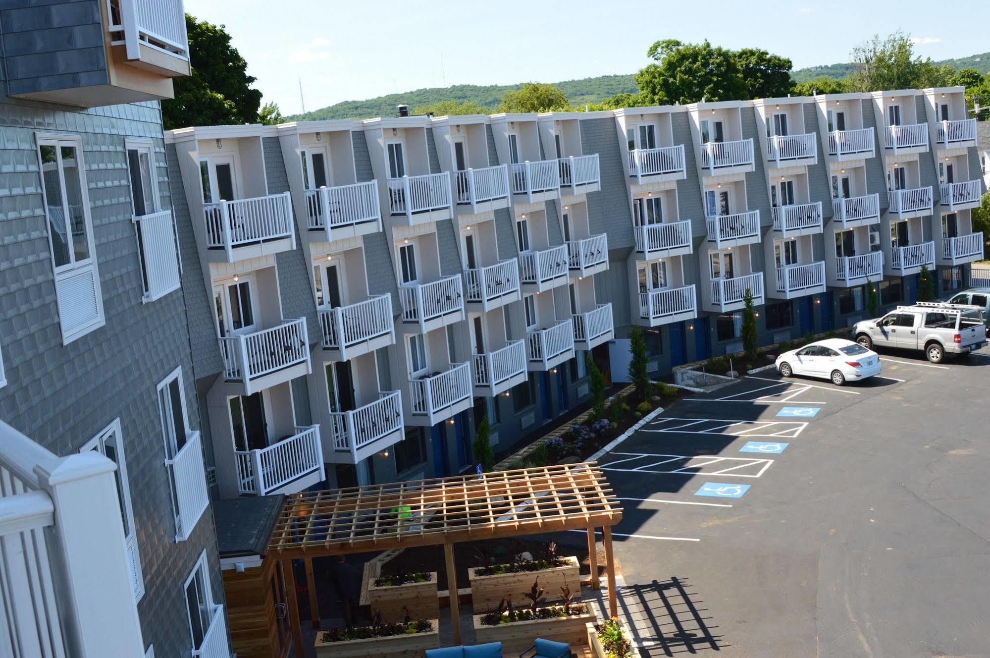 Rockland Harbor Hotel Екстериор снимка